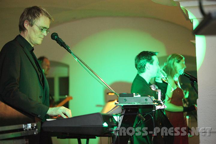 2010.01.09_21.03.29.jpg - Hans Schoder mit der Band "van voice"