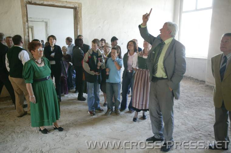 05.09.25_048 Der Langfinger kommt wohl, nicht durch aus�bung der T�tigkeit im �bertragen Sinne sondern durch Weitwinkel-Linsenverzehrung.  ;)

Der Langfinger kommt hier wohl nicht wegen Aus�bung der gewissen T�tigkeit, sondern durch Weitwinkel-Linsenverzerrung zustande.   ;)

Der Langfinger kommt hier wohl nicht wegen Aus�bung der gewissen T�tigkeit, sondern durch Weitwinkel-Linsenverzerrung zustande.    ;)