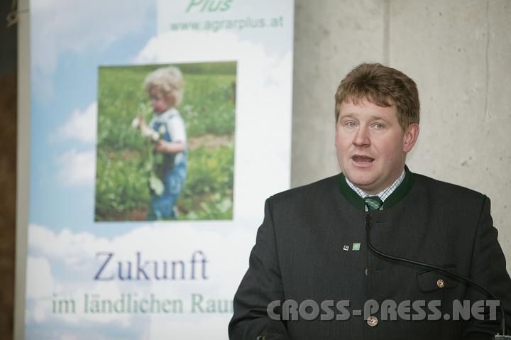 2008-02-23_11.07.10_01.JPG - St.Peterer Ortsvorsteher Hermann Stockinger f�hrte durch die Er�ffnungsfeier.