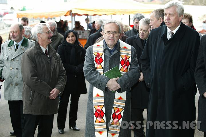 2008-02-23_11.59.01.JPG - P.Michael Prinz zwischen B�rgermeistern.