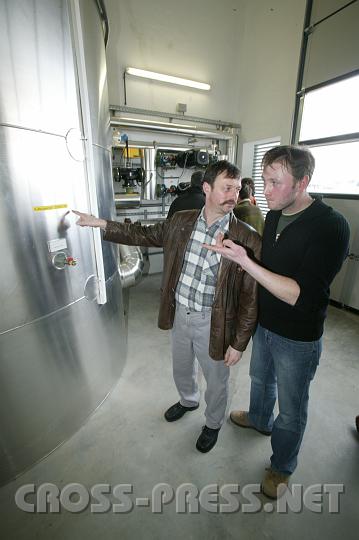 2008-02-23_12.15.57.JPG - Ist das eh' ein Bierfa� ?  ;)