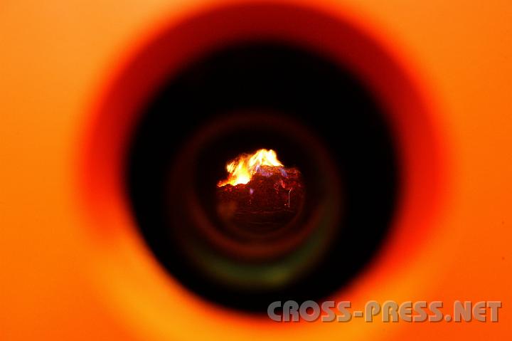 2008-02-23_12.25.17.JPG - Durch ein Guckloch konnte sich jeder �berzeugen, dass die Anlage in Betrieb ist.  :)