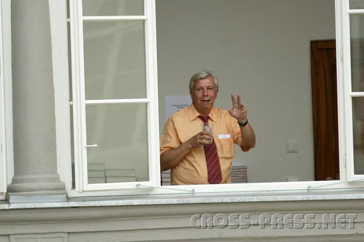 2008.09.06_13.52.30.JPG - Der freundliche Schlossherr begr��te alle G�ste pers�nlich.