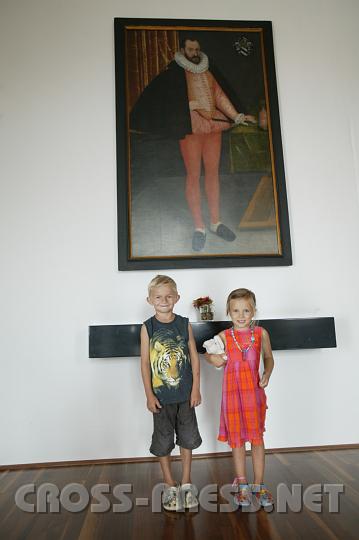 2008.09.06_14.01.12.JPG - H�tte sich der altehrw�rdige Schlossherr im 16 Jh. vorstellen k�nnen, wie cool die Kids im 21. sein werden ?  ;)