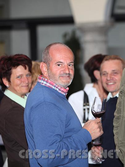 2009.06.12_20.12.54.jpg - Flieger und Backer i.R. Franz Bittner ist GGR und ein Weinkenner dazu.