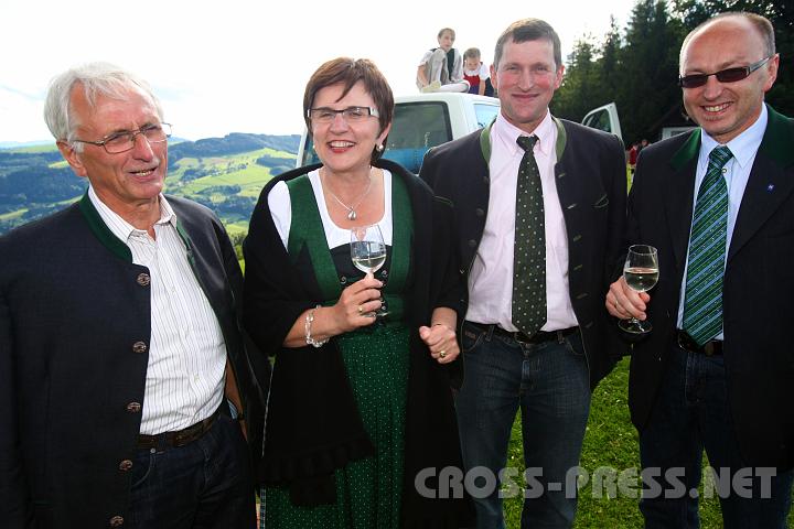 2009.07.19_17.14.02_01.jpg - Gipfeltreffen der B�rgermeister mit LAbg. Michaela Hinterholzer.  ;)