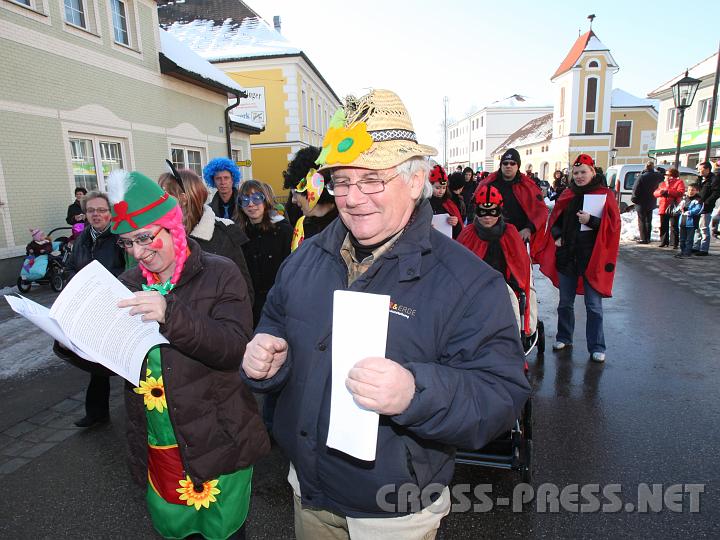 2010.02.16_14.17.22.jpg - B�rgermeister Wieser am Beginn der Prozession