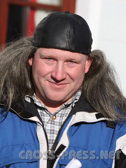 2010.02.16_15.15.03.jpg - Hermann w�rde sich freuen, wenn er wirklich so eine M�hne h�tte.  ;)