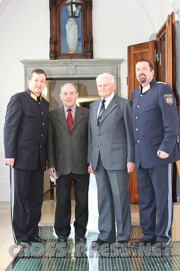 2010.03.12_14.58.39.jpg - Landespolizeikommandant Arthur Reis mit den beiden ehemaligen Postenkommandanten Richard Tanzer und Alexander Nachbagauer, sowie dem derzeitigen Dienststellenleiter Oliver Zechmeister.