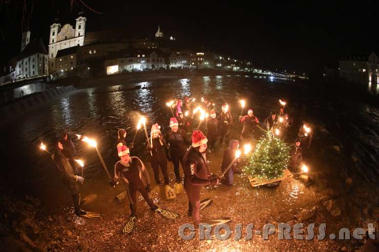 2016.12.10_17.30.24.JPG - "Advent-Schwimmen" im Mündung von der Steyer in die Enns