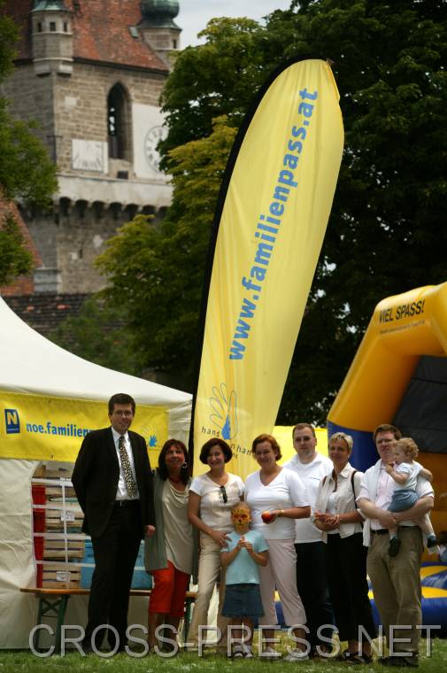 06.06.18_257b u.a.  LR Mag. Johanna Mikl-Leitner, N� Familienreferatsleiter Dr. Peter Pitzinger, Perchtoldsdorfer B�rgermeister Martin Schuster