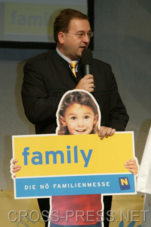 06.11.05_081 Leiter des Familienreferates Dr. Peter Pitzinger, Initiator und Organisator der Familienmessen.