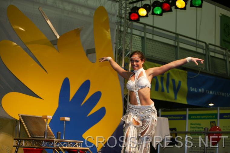 06.11.05_140 Jongleur aus Starkoch Reinhard Gerer's 'Palazzo'.