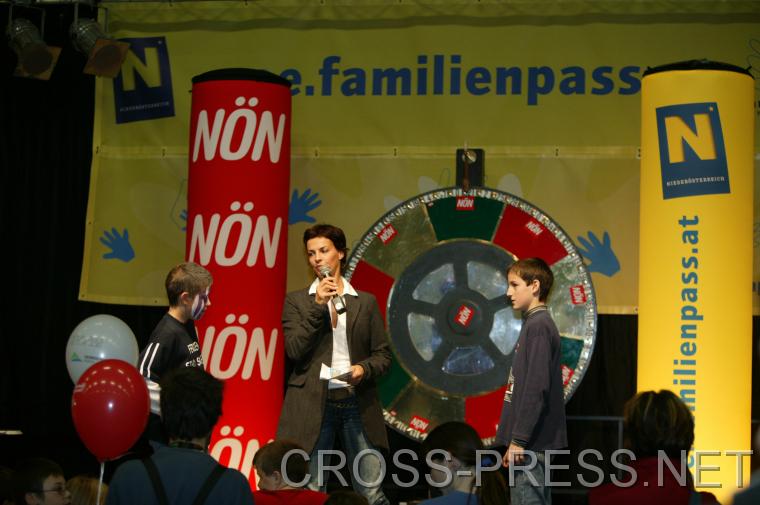 06.11.05_215 Sabine Petzl moderierte durch das gesamte Programm auf der N�N-B�hne.