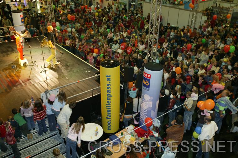 06.11.05_400 Mitmach-Konzert von Kinderliedermacher Bernhard Fibich. http://members.aon.at/kinderlieder