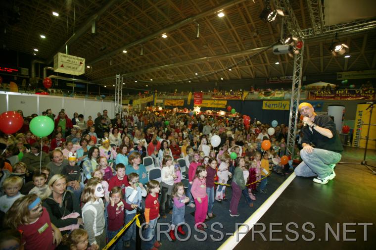 06.11.05_430 Mitmach-Konzert von Kinderliedermacher Bernhard Fibich. http://members.aon.at/kinderlieder