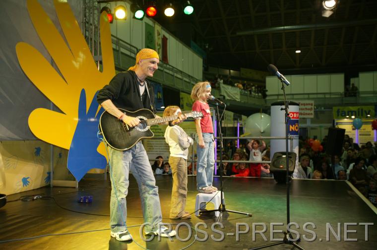 06.11.05_452 Mitmach-Konzert von Kinderliedermacher Bernhard Fibich. http://members.aon.at/kinderlieder