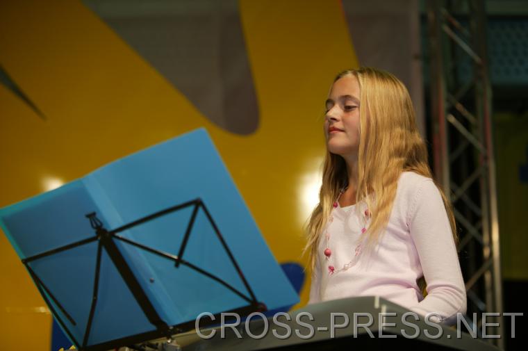 06.11.05_526 Vier Geschwister als Rock Band 'Running Sushi', Sieger des heurigen Band-Wettbewerbs des N� Musikschulmanagements.