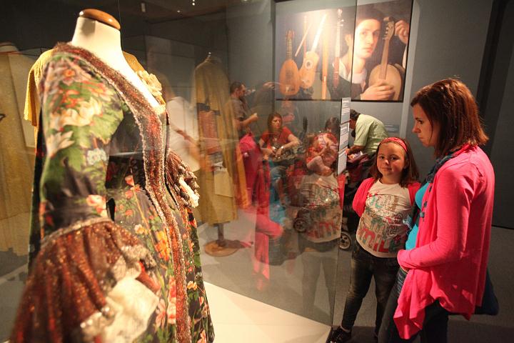 2011.09.17_14.45.22.jpg - Modeschau aus Anno dazumal.  :)