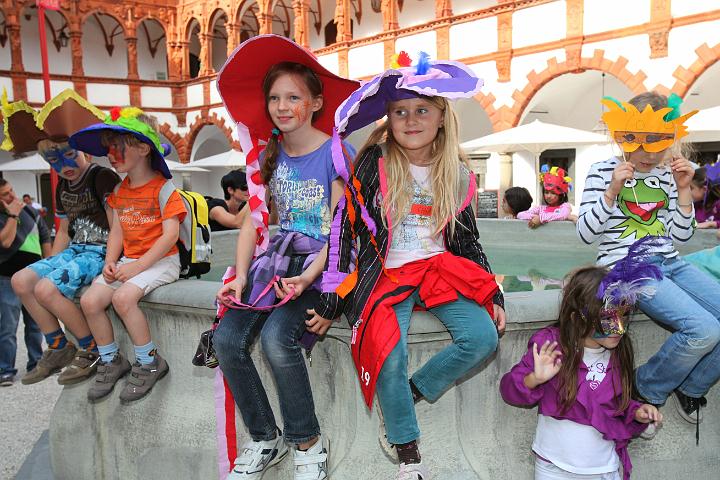 2011.09.17_15.25.41.jpg - Der Brunnen im Arkadenhof war ein Treffpunkt der kleinen frisch gebackenen VenezianerÎnnen. :)