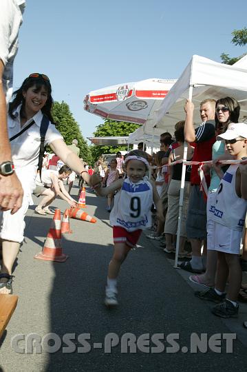 2008.06.21_17.41.47.JPG - Mami als Coach.  ;)