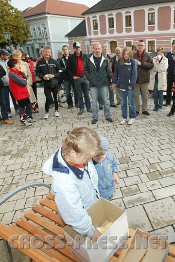 2008.09.21_17.14.09.JPG - Die Lose durften die Kleinsten (und Schreibunkundigen ;) ziehen.
