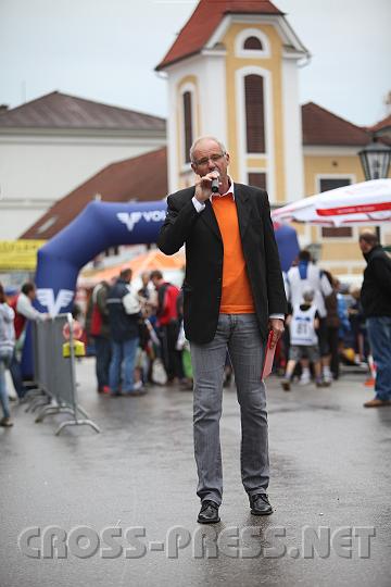 2009.06.20_17.18.56.jpg - Profi-Moderator Heinz Eidenberger.