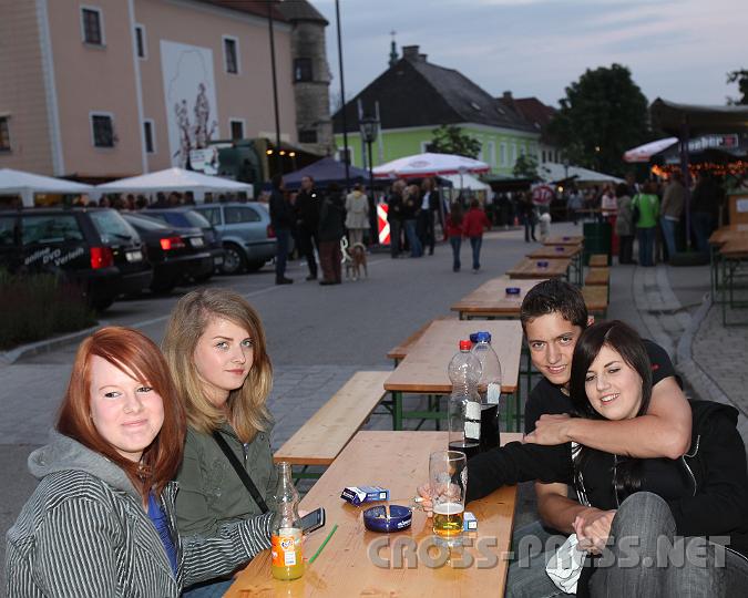 2009.06.20_21.05.23.jpg - Einige Jugendliche trotzen der herrschenden "Juni-K�lte".