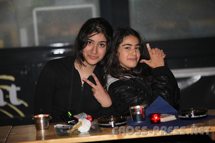 2009.06.20_21.48.18.jpg - Rap-Sisters Anna und Alina.  :)