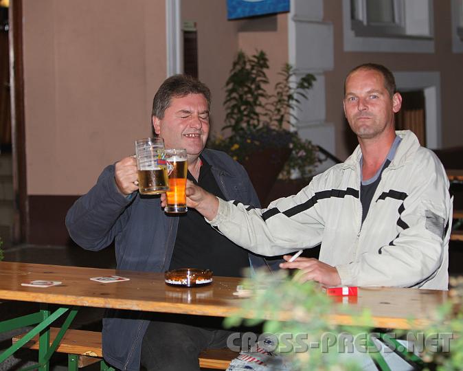 2009.06.20_21.48.42.jpg - Bierbr�der ;)