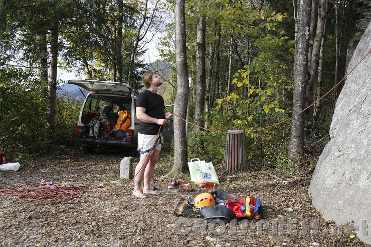 2015.10.25_15.39.29.JPG - Dieser lasche Sicherer gehört freilich nicht zum Rettungsteam.
