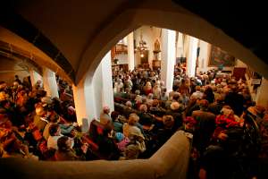 2004.04.04_09.04.53 Stiege zum Chor