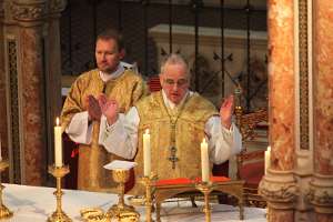 Firmung am Christihimmelfahrt Die hl.Messe zelebrierte Abt Gregor. Bei seiner Predigt ging er auf viele Fragen der Firmlinge ein. Zur Firmung bereitete sie Diakon Markus Riccabona (im...