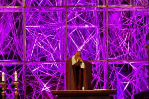 Hl.Messe zur FastenZeit im StephansDom Elevation vor dem 